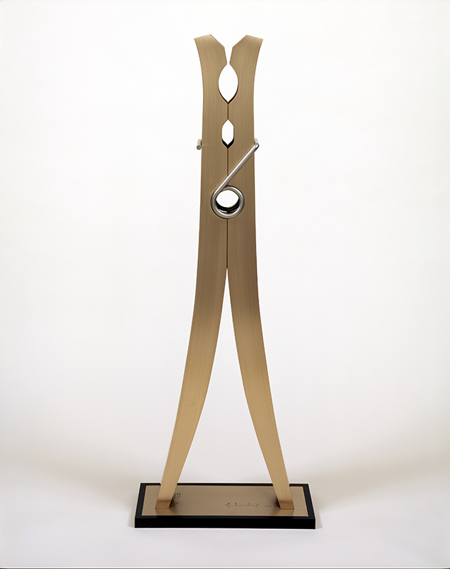 Claes Oldenburg Clothespin, 1974. Raymond and Patsy Nasher Collection, Nasher Sculpture Center