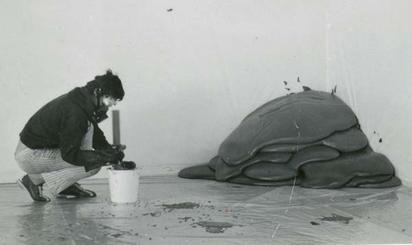 Lynda Benglis working on For Carl Andre